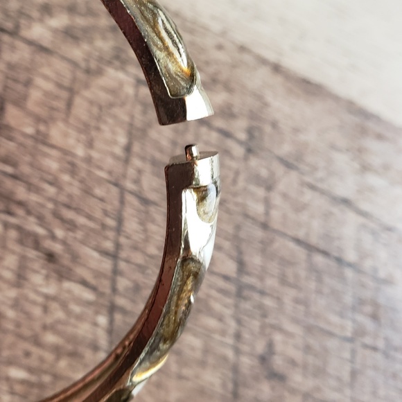 {SOLD!} Ivory Stone Necklace & Bangle - Picture 3 of 4